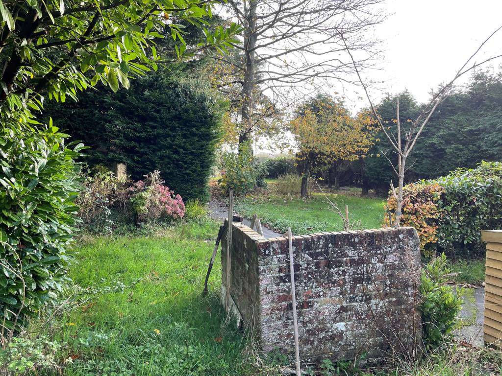 Lot: 112 - COTTAGE WITH GARDENS IN NEED OF UPDATING - Gardens with pathway to house